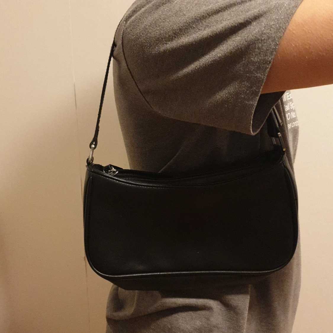 Monki axelväska, svart - 91