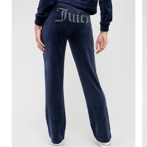 Juicy couture  - Mörkblåa byxor xxs. Kan tänkas byta mot något i xxs 