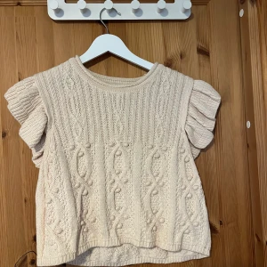 Stickad topp - Jättefin stickad topp från zara i väldigt bra skick