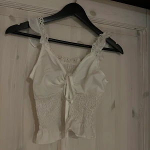 Gulligt linne - Jätte fint ligge med knytbara band