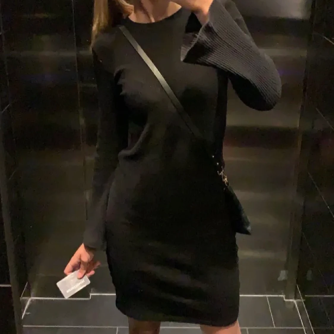 Svart stickad klänning