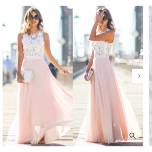 Balklänning - Rosa och vit balklänning med spets detaljer  Stl. L Ny skick, oanvänd