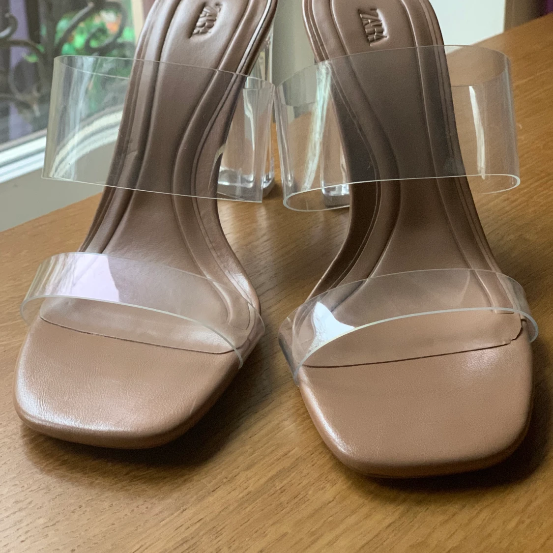 Oanvända klackskor  - 90