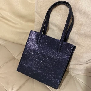 Ted baker bag - Såå fin väska från Ted baker, kan inte garantera äkthet då den köptes secondhand, frakt tillkommer 