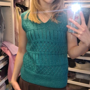 Stickad väst - Köp☆