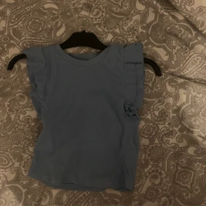 Zara topp  - Säljer denna från zara 💘 Storlek m men mer som s / xs  💘 Kom priv för fler frågor 