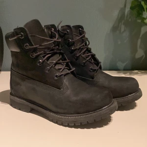 Timberland - Svarta Timberland i nyskick 