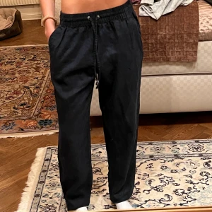Linnebyxor  - Snygga linnebyxor från h&m. Väldigt sköna och perfekta för sommaren. Köptes för 250 men säljer för 145kr. storlek xs men passar även s😽