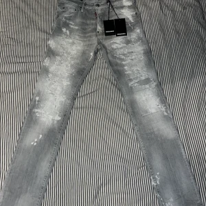 Dsquared2 jeans - nya och helt oanvända, storlek 46, 