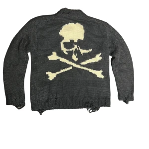 Stickad tröja - Köpare står för frakt, DM för mått & frågor 