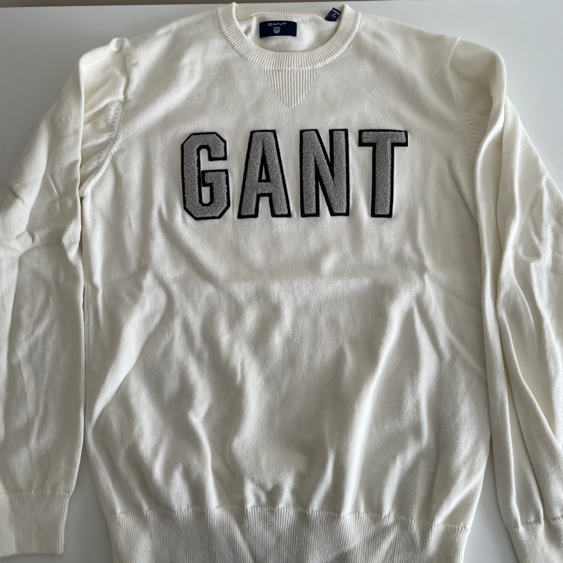 GANT stickad logo tröja vit