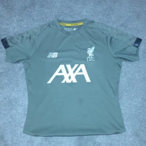 Fotbollströja  - Träningströja liverpool storlek: 146