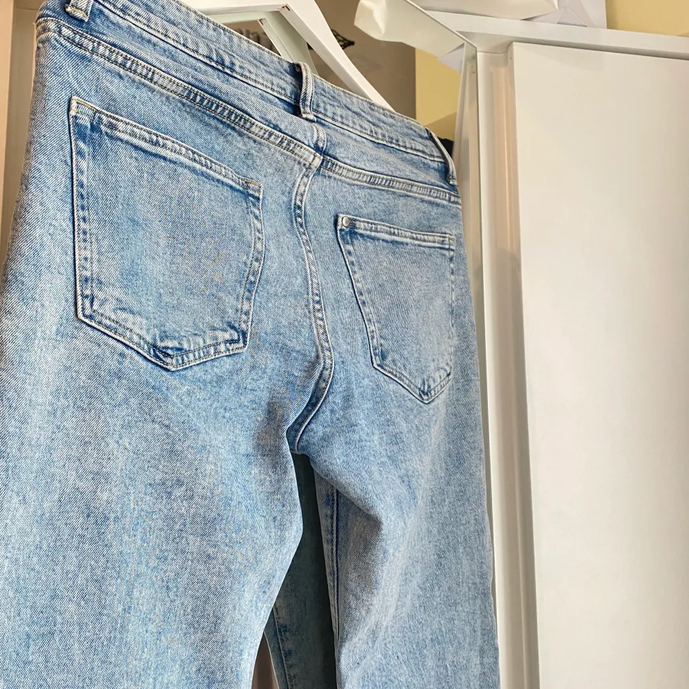 Jeans från hm, snygg tvätt, bra skick. Storlek 31/32. . Jeans & Byxor.
