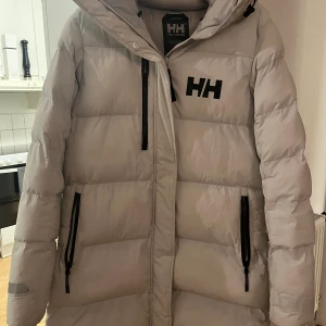 Helly Hansen vinterjacka  - Storlek L  Använd i bra skick  Nypris ca 3000:-