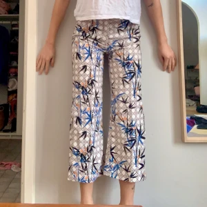 Mönstrade byxor - Balla brallor i väldigt skönt material! 