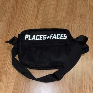 Places + Faces sidoväska Denna väska är slutsåld överallt och är svår att få tag på. Endast använd 1 gång Bud från 350: