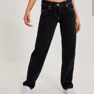 Nelly jeans - Low waist jeans från Nelly, storlek 36. Nypris 599kr, använda 1 gång!💙