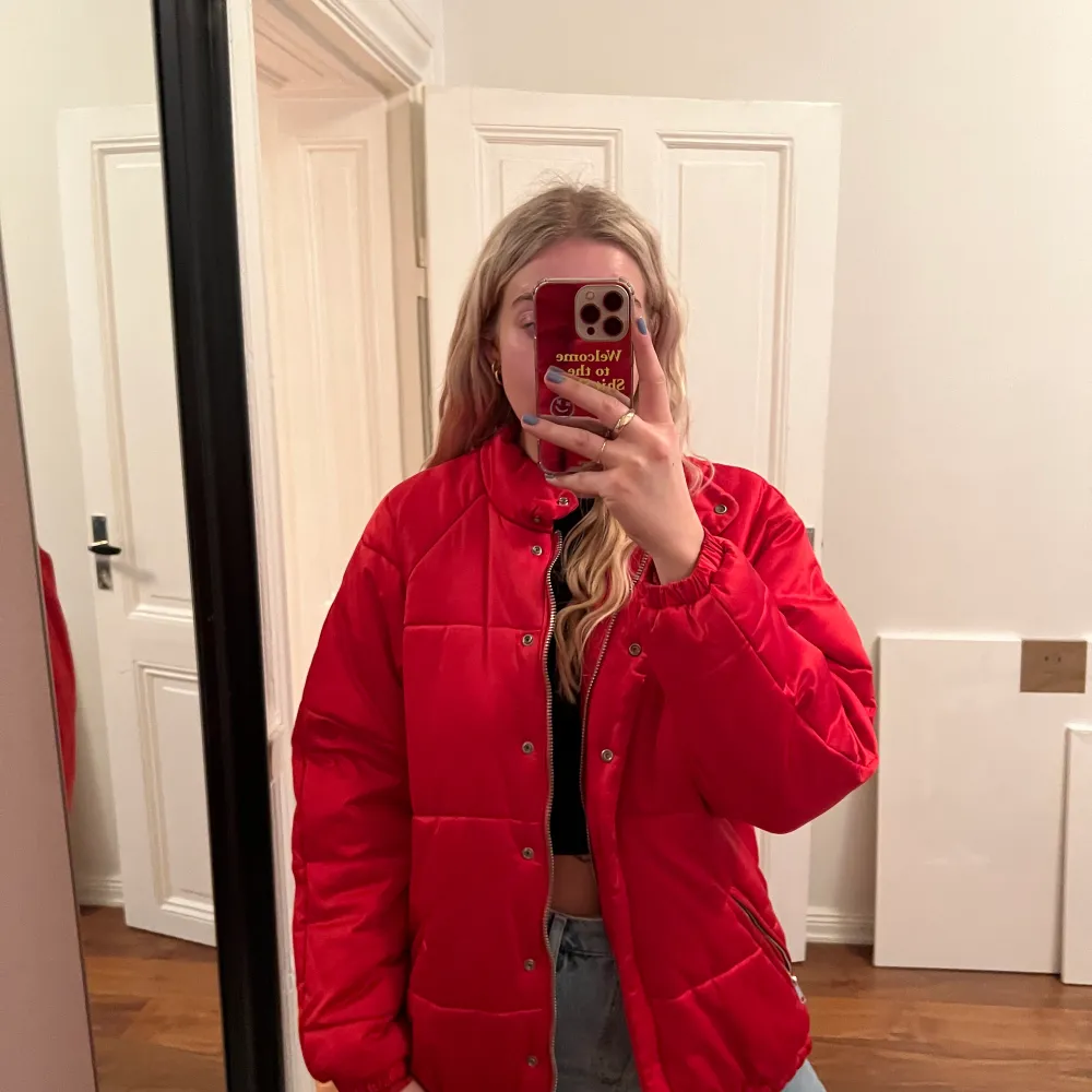Cosy red puffer jacket from Topshop. Size EU 38/UK 10. Perfect condition. . Jackor.