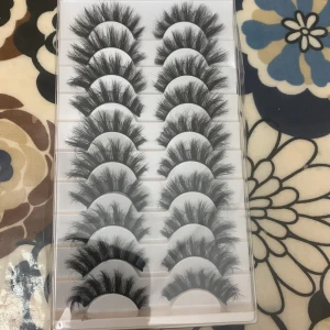 10 par nya dramatiska lösögonfransar - Helt nya 10st lösögonfransar, dramatiska i modellen, pris kan diskuteras 