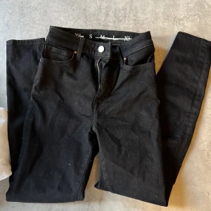 Jeans BikBok - Jeans skinny från BikBok stl S. Oanvända 
