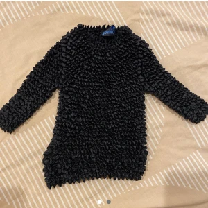 y2k - popcorn y2k 90s topp shiney stretch black material s-l beroende på hur man vill att sen ska sitta, super stretchig 💕