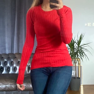 Rod topp - Röda topp från Sinsay i storlek S. 