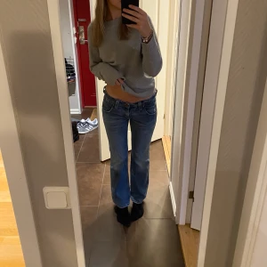 Lågmidjade jeans - Lågmidjade vintage jeans från Lee!💛