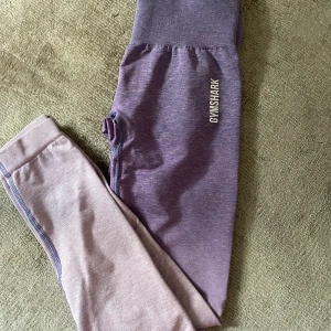 Gymshark tights - Gymshark tights adapt ombre.  Ett litet hål i grenen därav priset, ser ut att vara lätt att sy!  Storlek xs