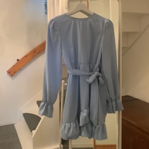 Fin ljusblå klänning  - En fin ljus på klänning från SHEIN✨🤍 Andvänds vid ett tillfälle 250kr