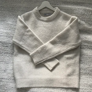 Vit stickad zara  - Aldrig använd  