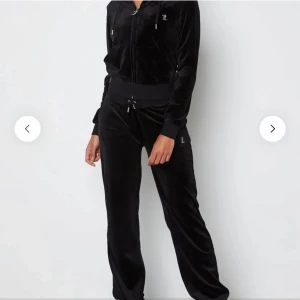 Juicy couture  - Är som ny, använd ett få tal gånger . Gäller hela setet 