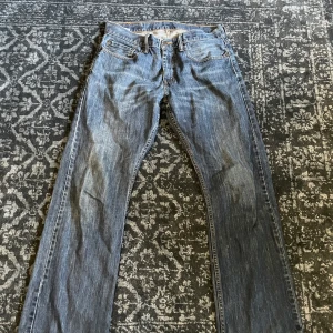 levis jeans - levis jeans 514, storlek 33/32  mycket bra skick köparen står för frakt!