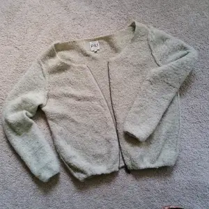 Thick and soft wool blend sweater with zipper. 