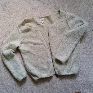 Wool blend sweater  - Thick and soft wool blend sweater with zipper. 