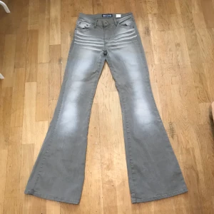 gråa jeans  - superfina gråa jeans från killah!! kommer inte till användning längre drf jag säljer💕💕💕