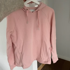 Samsoe samsoe hoodie - Hoodie från Samsoe Samsoe i storlek XS. TRYCK INTE PÅ KÖP NU🤍