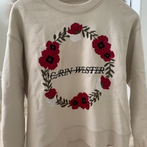 Carin Wester  - Carin Wester tröja, helt oandvönd, kontakta mig vid eventuella frågor 🤗