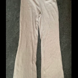 Ribbade byxor  - Säljer pga ingen användning 