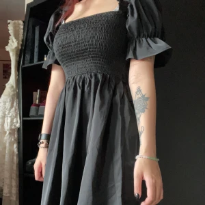 Svart klänning - Säljer då den inte används då jag har massa andra 