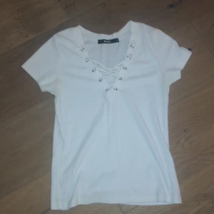 Vit tröja - Kommer inte till användning 