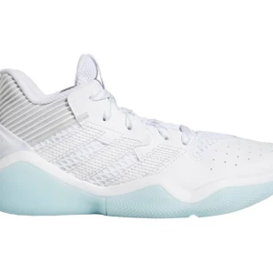 Basketskor - Säljer nu dessa basketskor från adidas för 200kr +frakt som är 49kr orginal priset är 750kr. De är i storlek 37,5 och är i bra skick. Lite creasade.