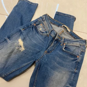 Tre sorters jeans byxor, 300kr styck  - Vid intresse för mer info kontakta mig
