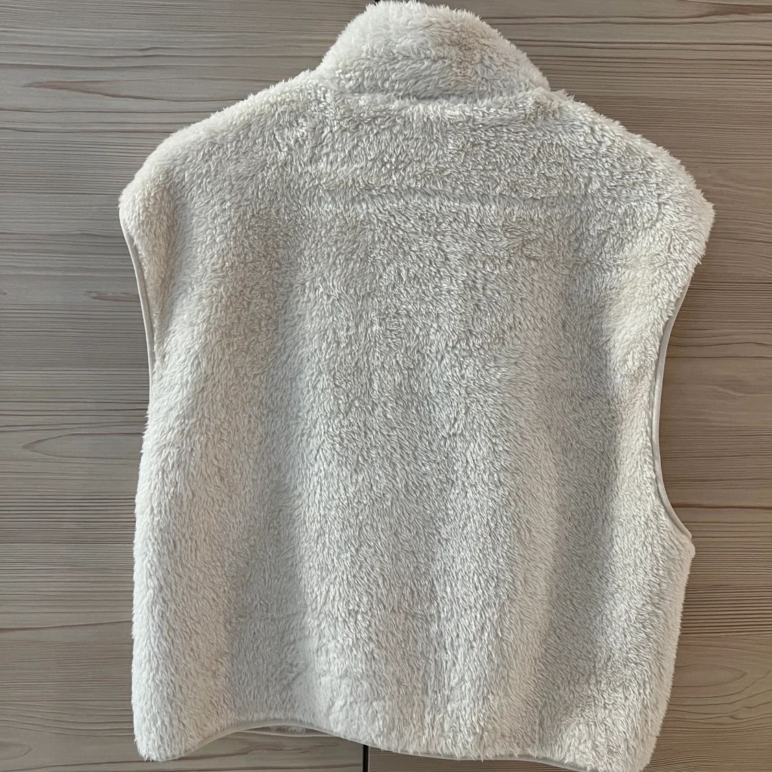 Fluffig väst  - 91