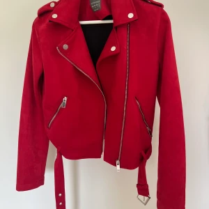 Mocka jacka storlek S/36 - Fint skick aldrig använd. Ny pris 500kr.  