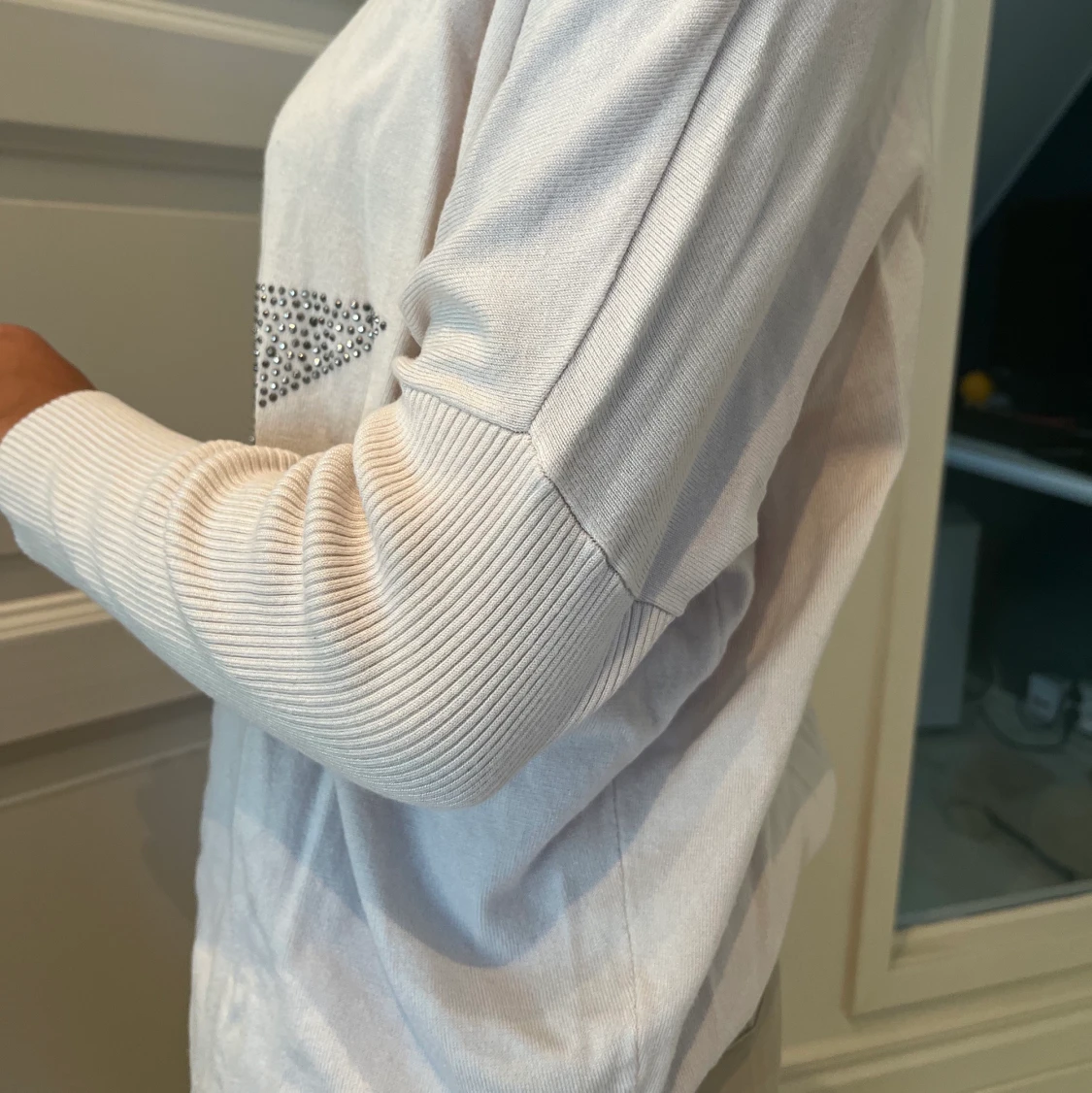 Stickad tröja med Rhinestones - 90