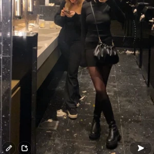 Boots - Skitsnygga boots från Nelly, endast använda ett fåtal gånger! Säljer pga att de inte kommer till användning, inga defekter! Storlek 37 men passar även 38.