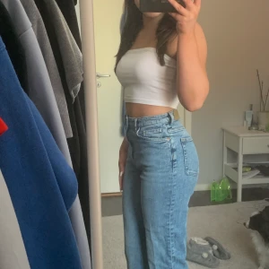 Ljusblå jeans - Lösa men stretchiga, innerlängd 28 