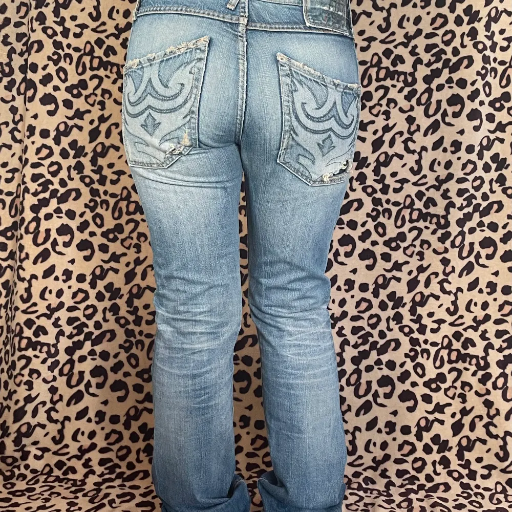 Skitsnygga jeans från jack & jones i straight fit, Skriv om du har frågor  Köparen står för frakten💋💕. Jeans & Byxor.