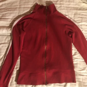 Kof - Bra skick och köpt secend hand. Skulle säga att den är strl S🌸