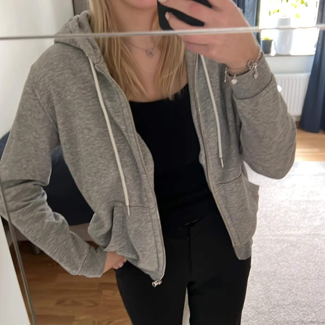 Grå zip-up 
